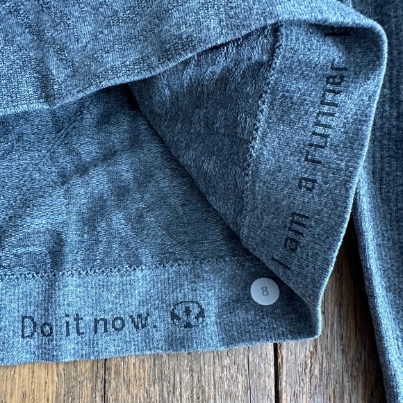 Lululemon 1/4 zip pullover size 8 - Picture 5 of 5
